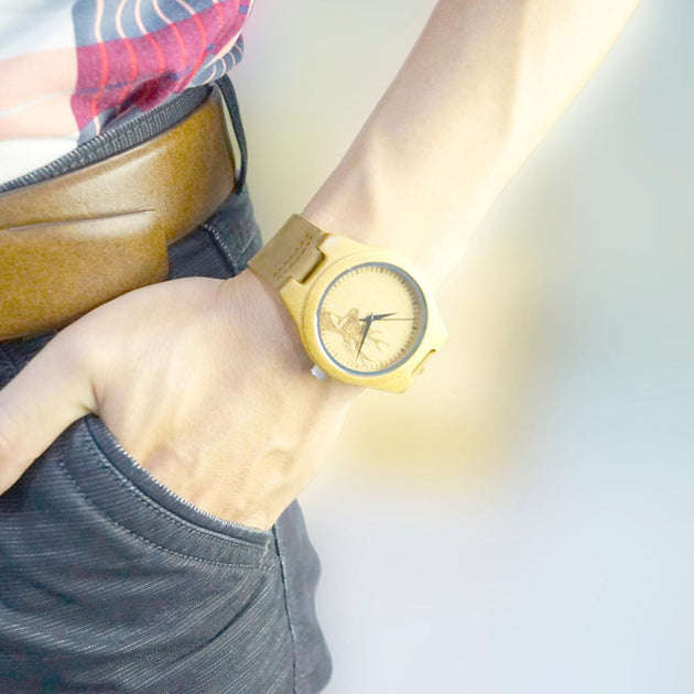 Men's Natural Wood Engraved Elk Head Watch - TrendSettingFashions 